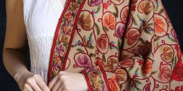 e94b115e-2294-4730-bf62-166fc6a1d2ce1716637439150ExoticIndiaWomenFloralEmbroideredShawl2
